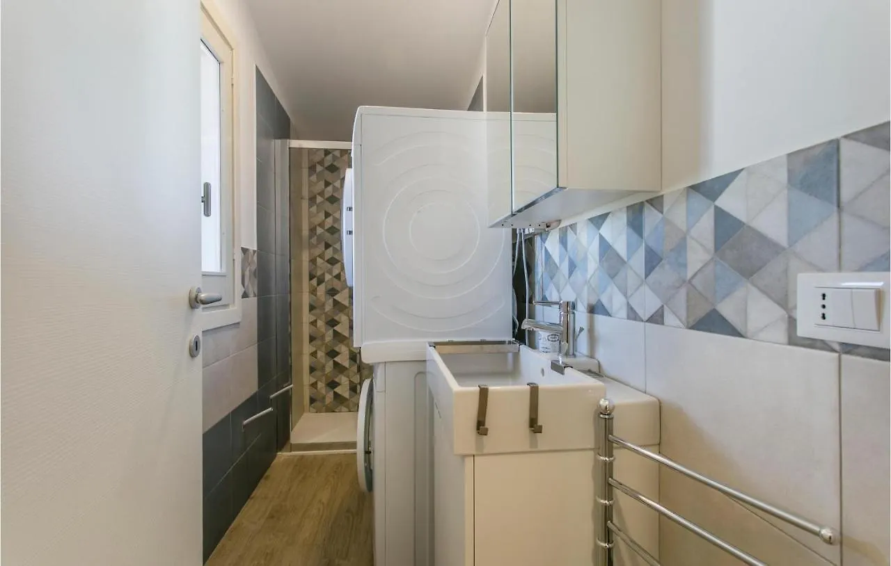 Gorgeous Apartment In Comiso With Kitchen 0*,  Itália