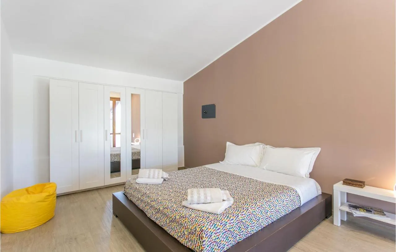 Gorgeous Apartment In Comiso With Kitchen