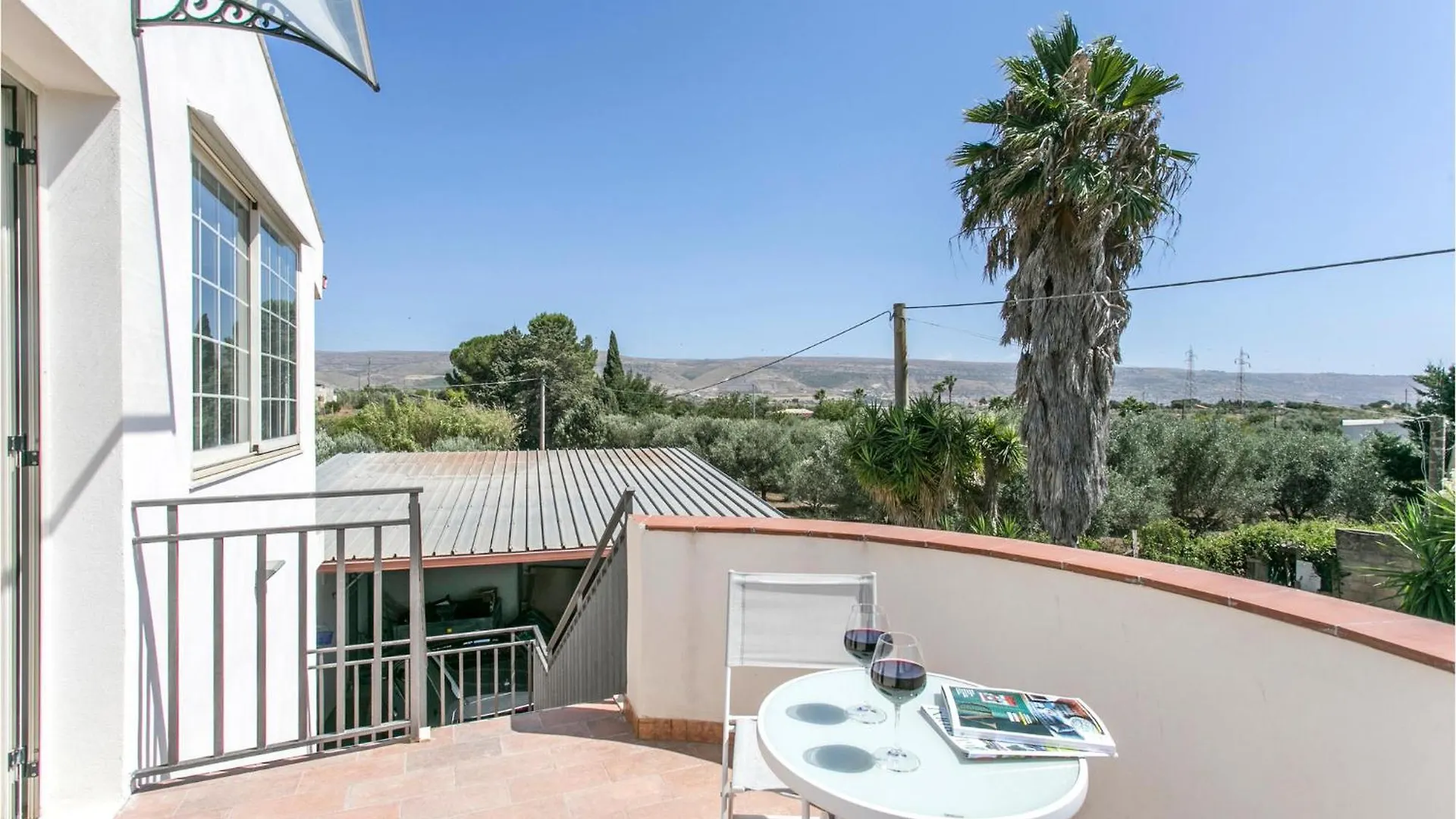 Gorgeous Apartment In Comiso With Kitchen